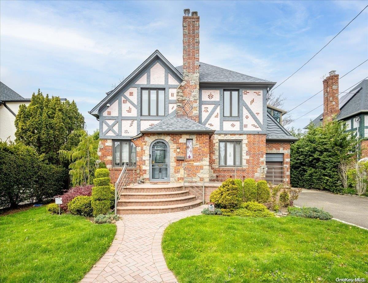 28 Reyam Road Lynbrook, NY 11563 - Photo 1 of 1