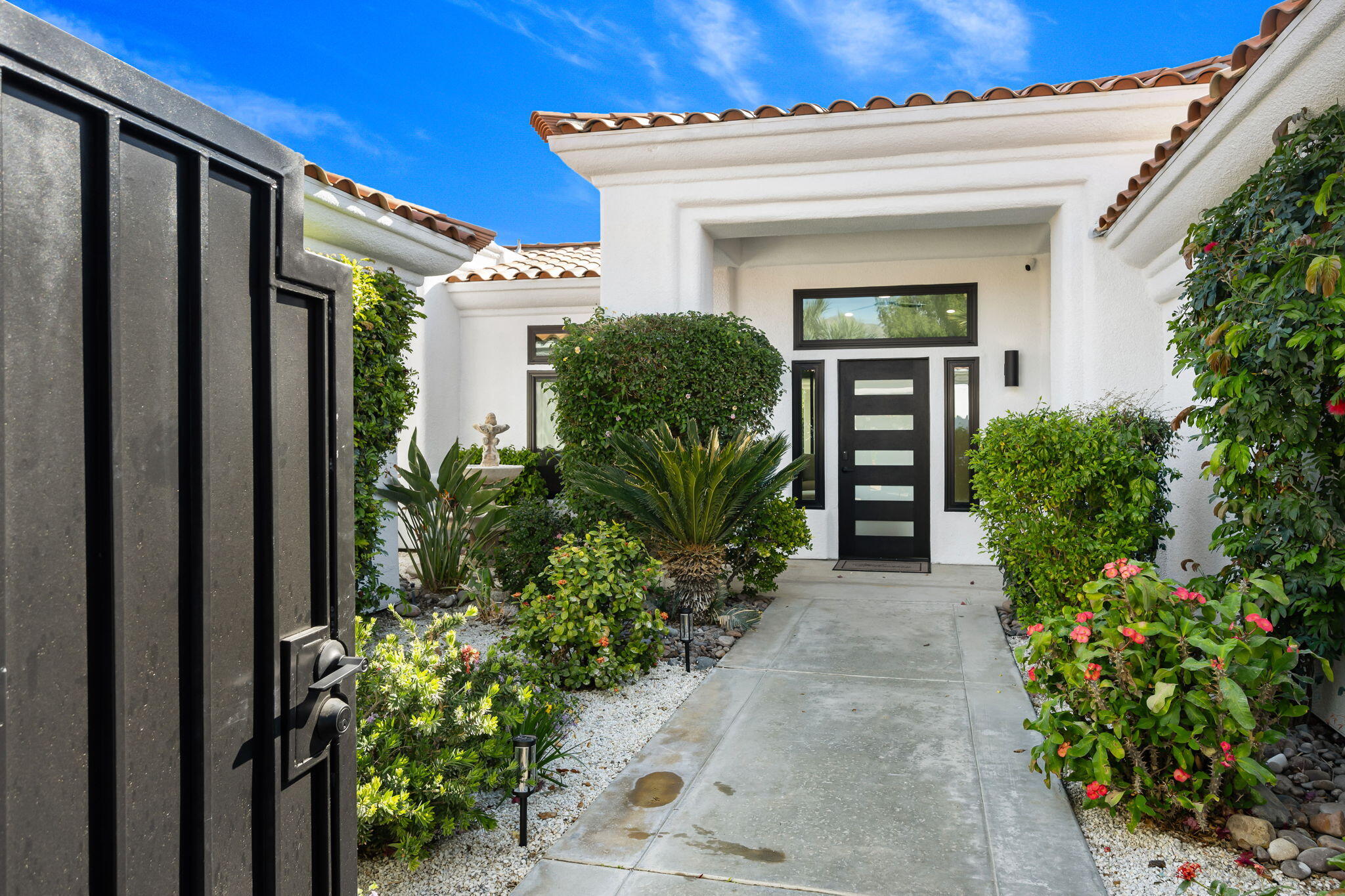 50820 Calle Guaymas La Quinta, CA 92253 - Photo 3 of 57 15-web-or-mls-WL_Guaymas_0325_OPMG_015