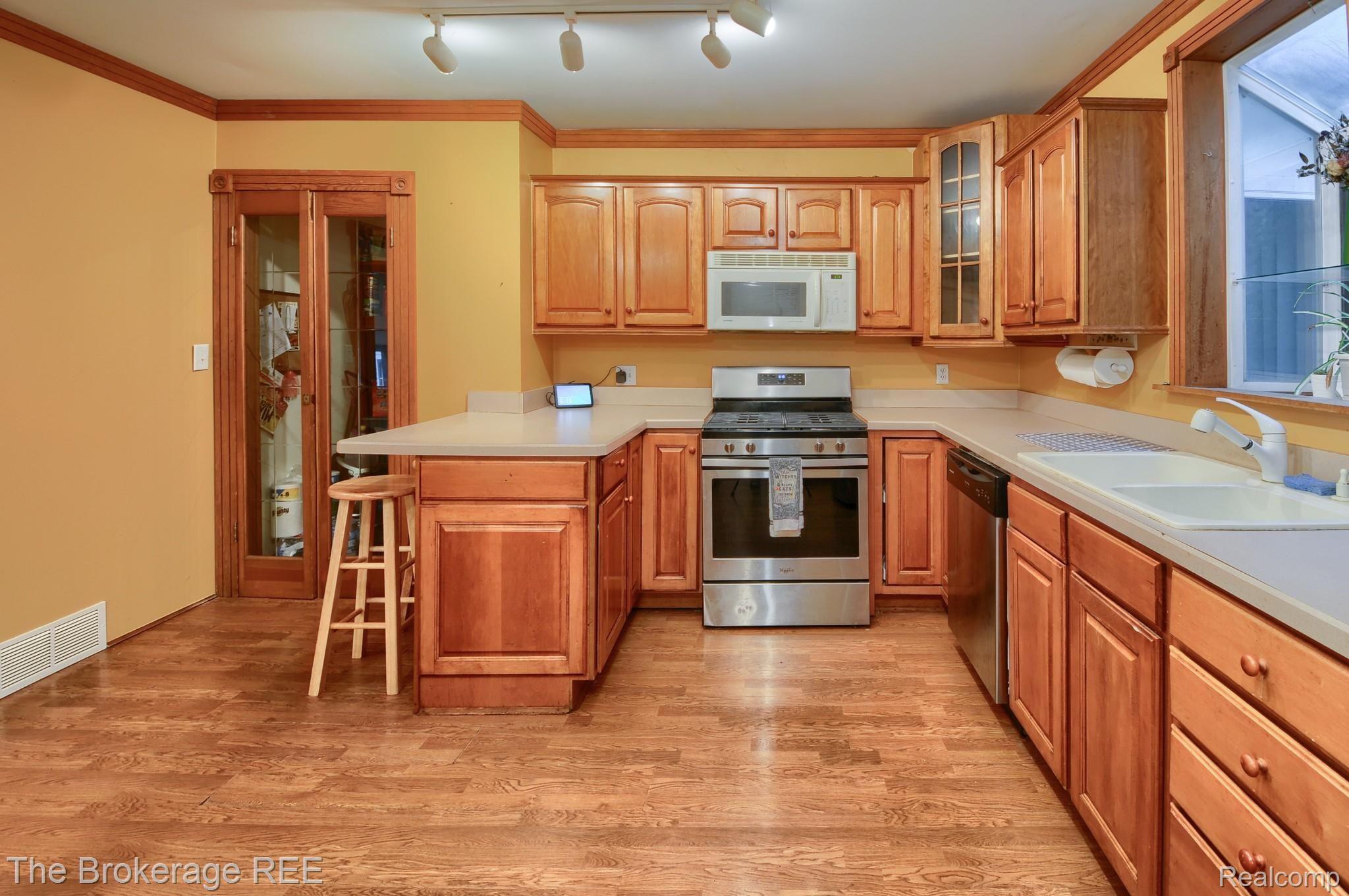 3080 Benstein Road Walled Lake, MI 48390 - Photo 5 of 19 DSC_4535-HDR(5).jpg