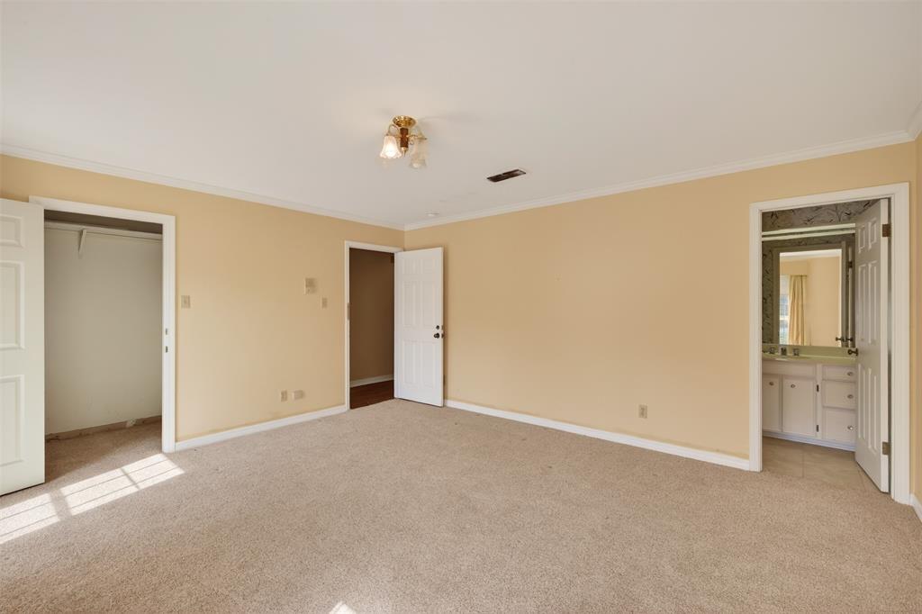 300 Pierremont Road, Unit 25 Shreveport, LA 71106 - Photo 17 of 34 a view of an empty room with closet and a window