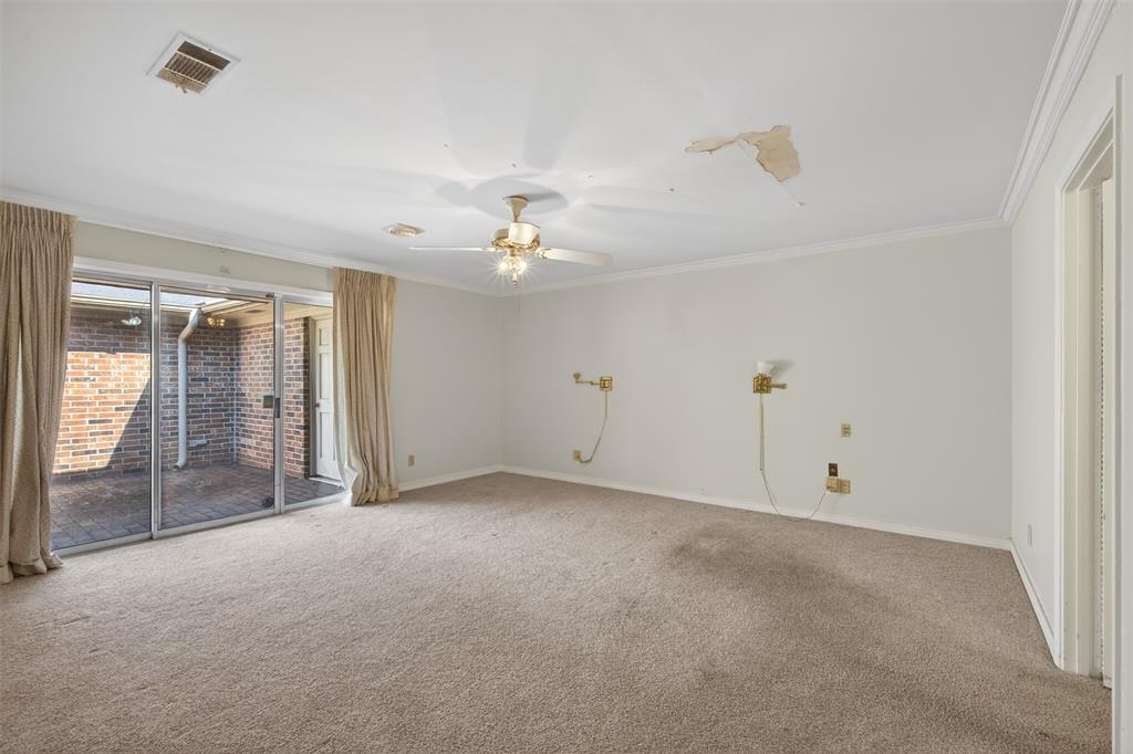 300 Pierremont Road, Unit 25 Shreveport, LA 71106 - Photo 21 of 34 a view of an empty room with a mirror