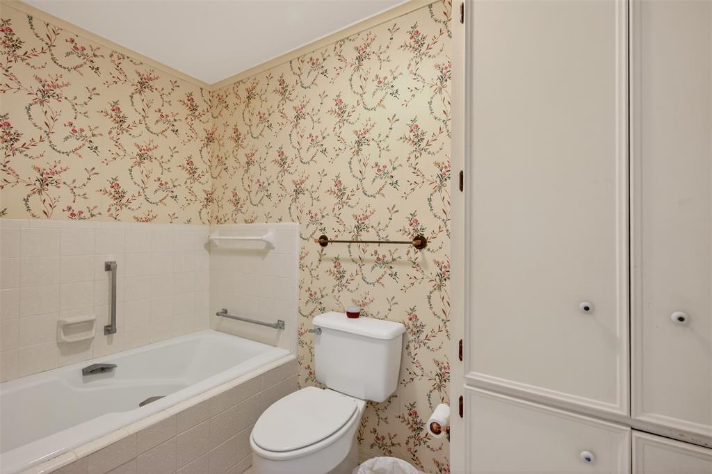 300 Pierremont Road, Unit 25 Shreveport, LA 71106 - Photo 22 of 34 a bathroom with a toilet and a shower