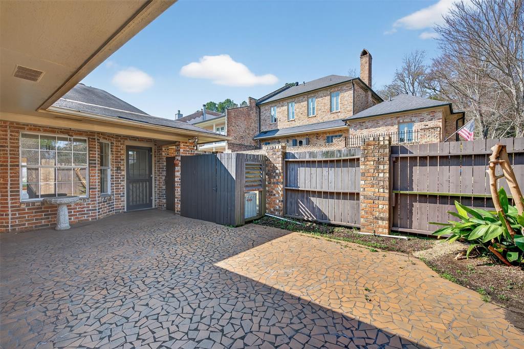 300 Pierremont Road, Unit 25 Shreveport, LA 71106 - Photo 30 of 34 a front view of a house with a garden