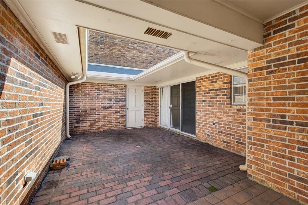 300 Pierremont Road, Unit 25 Shreveport, LA 71106 - Photo 31 of 34 a view of empty room with an empty space