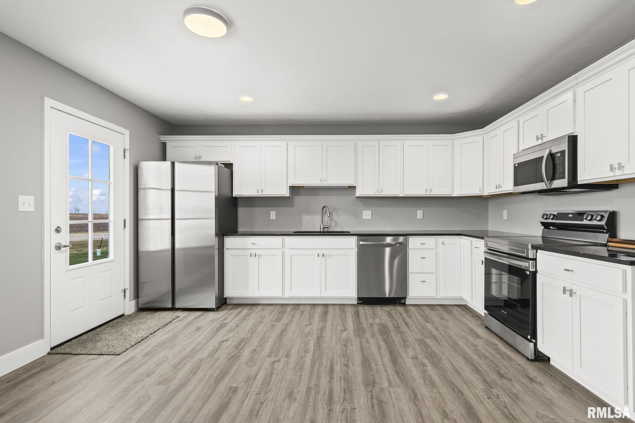 235 Lester Street Williamsville, IL 62693 - Photo 13 of 53