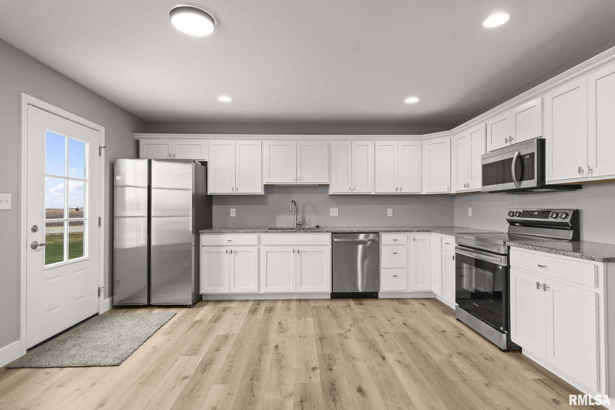 235 Lester Street Williamsville, IL 62693 - Photo 9 of 53