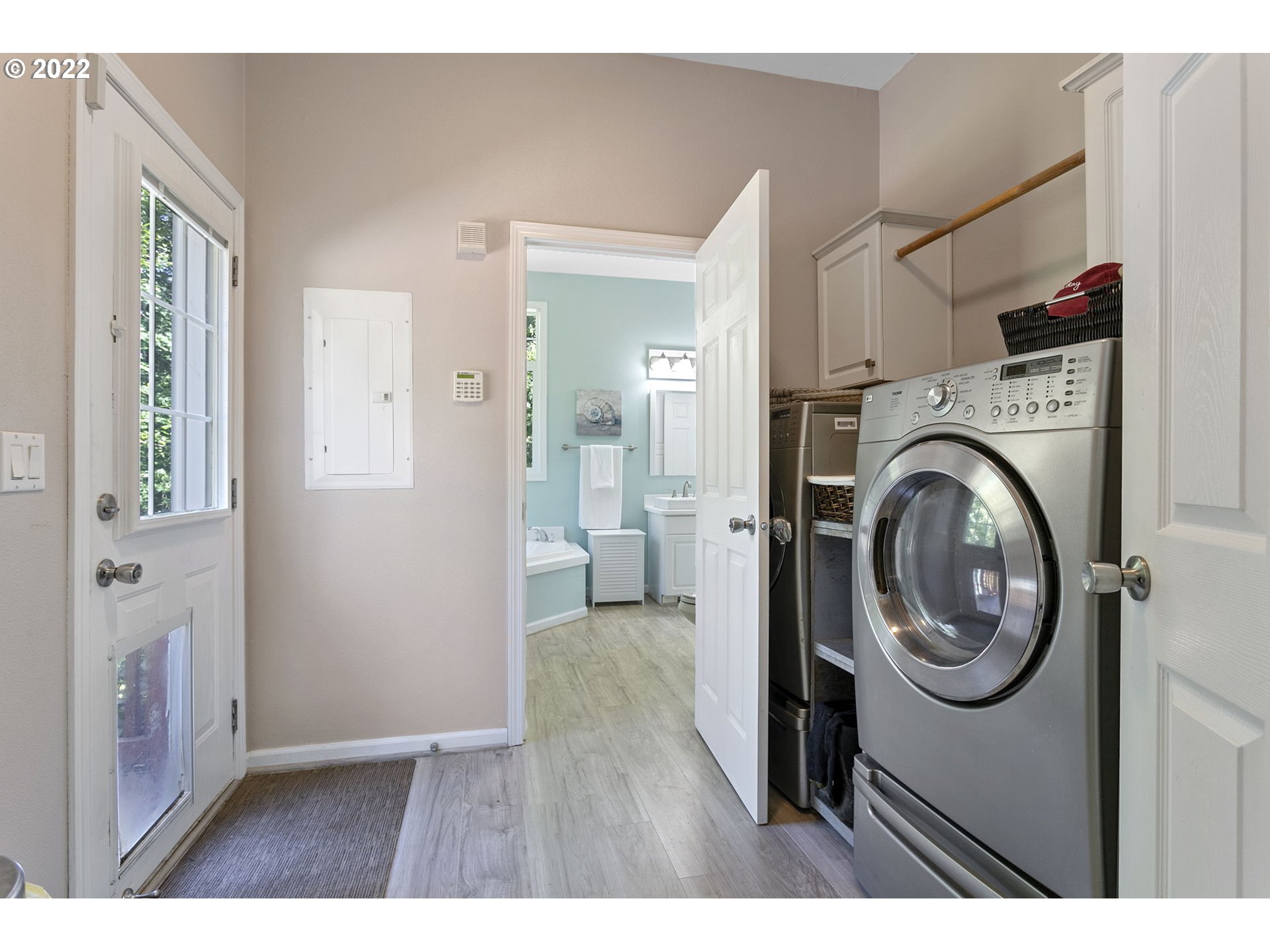 71572 Pruitt Road Rainier, OR 97048 - Photo 23 of 31 a view of livingroom with washer and dryer