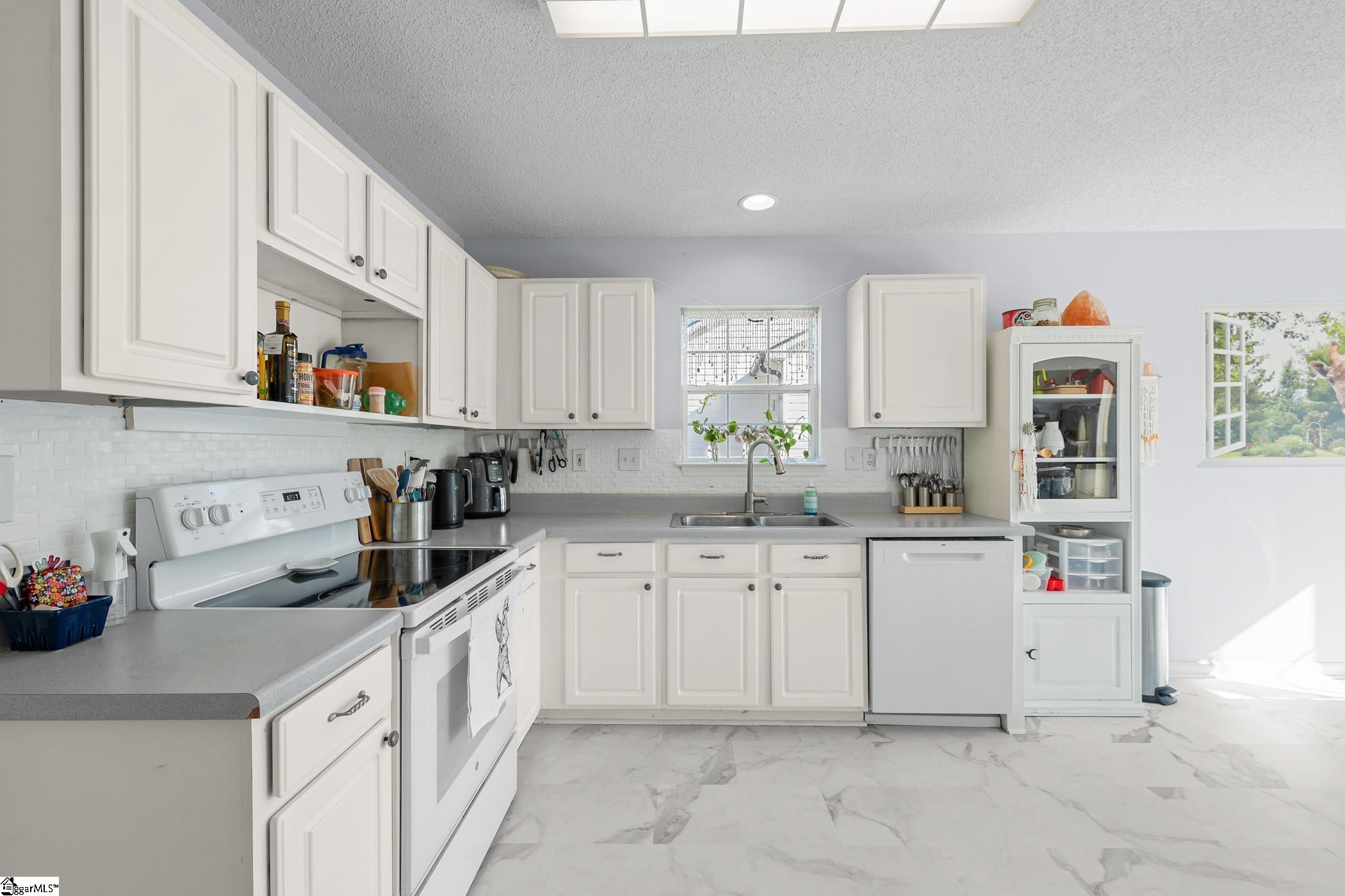 42 Stevenson Road Taylors, SC 29687 - Photo 5 of 41