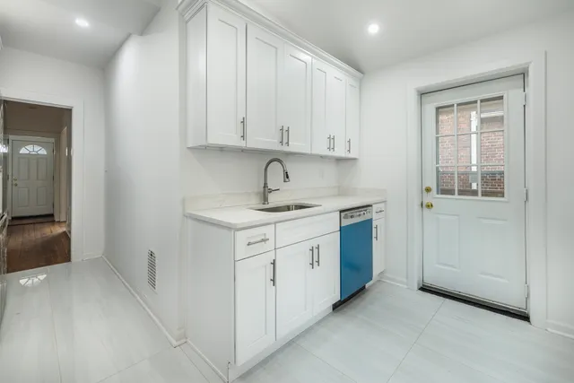 $2,300 | 400 East Avenue, Bridgeport, CT 06610