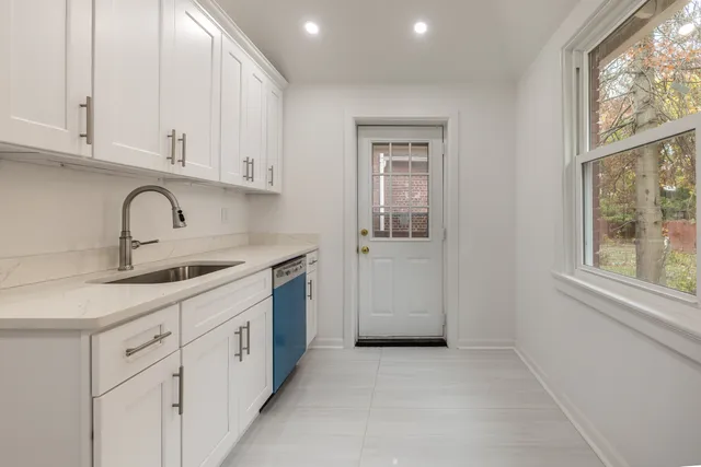 $2,300 | 400 East Avenue, Bridgeport, CT 06610