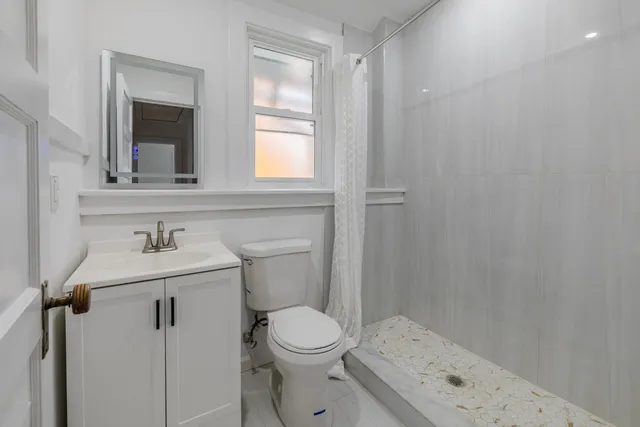 $2,300 | 400 East Avenue, Bridgeport, CT 06610