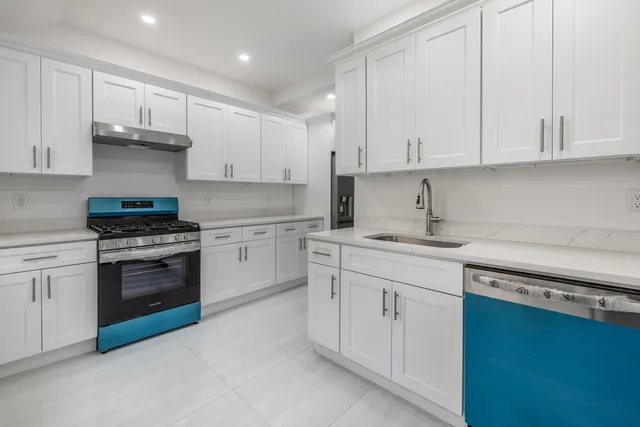 $2,300 | 400 East Avenue, Bridgeport, CT 06610