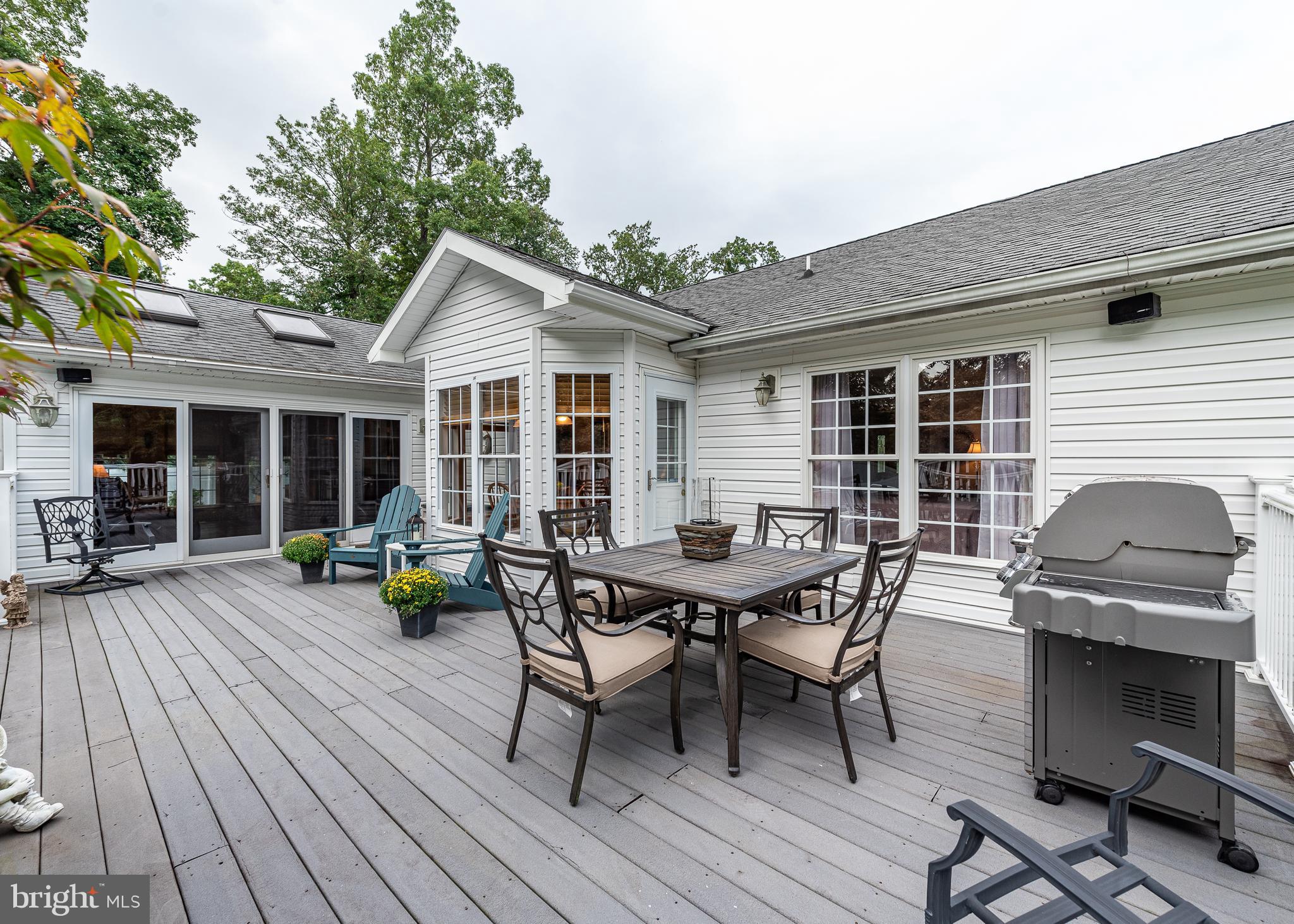 1705 Perry Cove Road Pasadena, MD 21122 - Photo 26 of 34 Deck