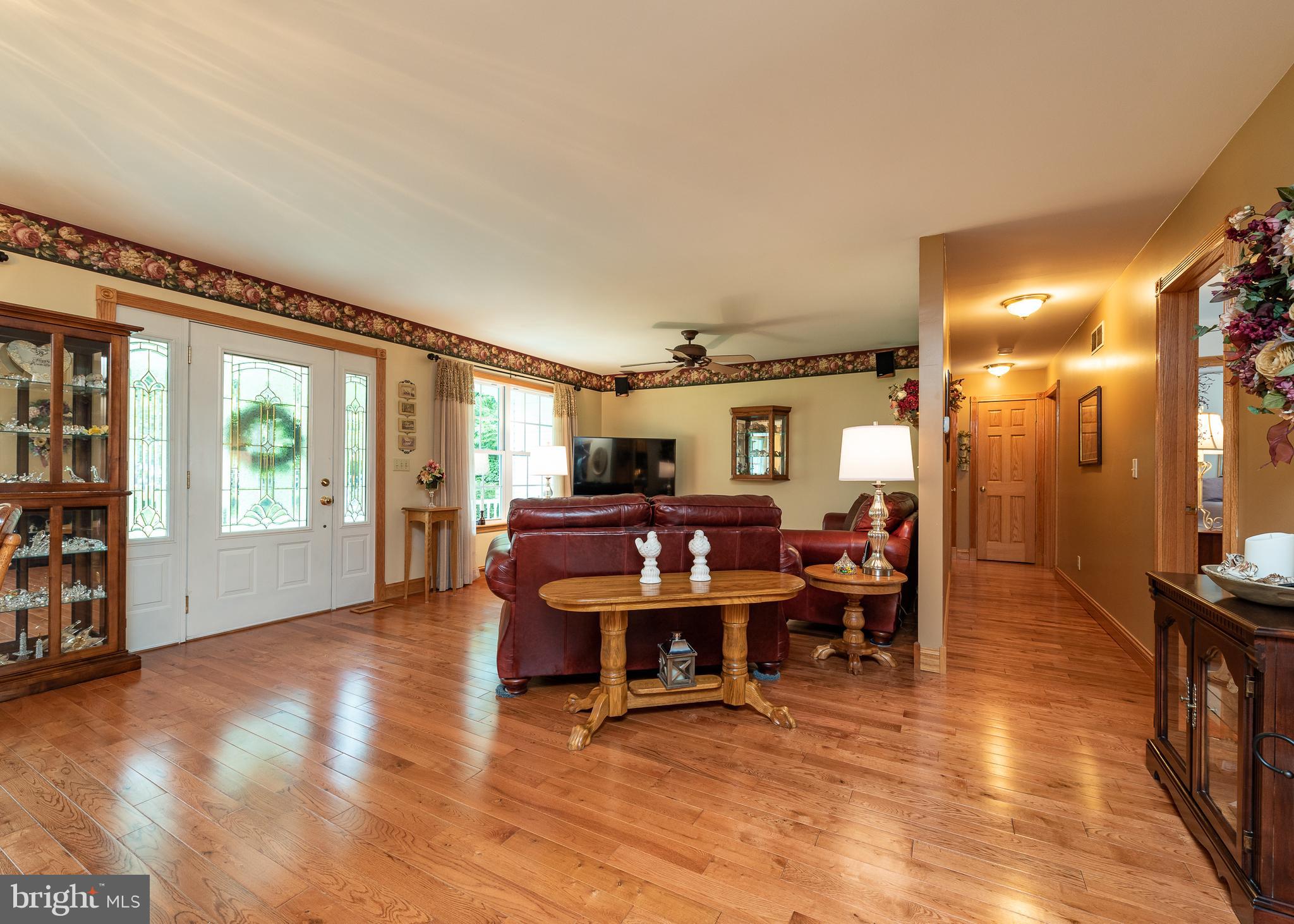1705 Perry Cove Road Pasadena, MD 21122 - Photo 6 of 34 Living Room