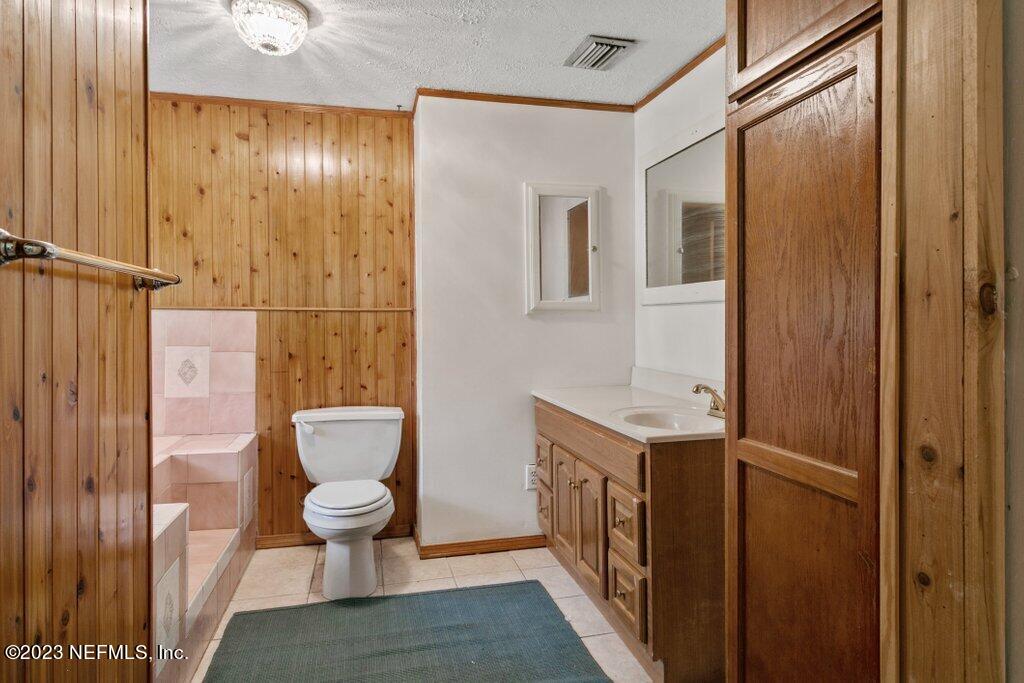 1422 Jr Road Jacksonville, FL 32218 - Photo 29 of 37 Bathroom 1