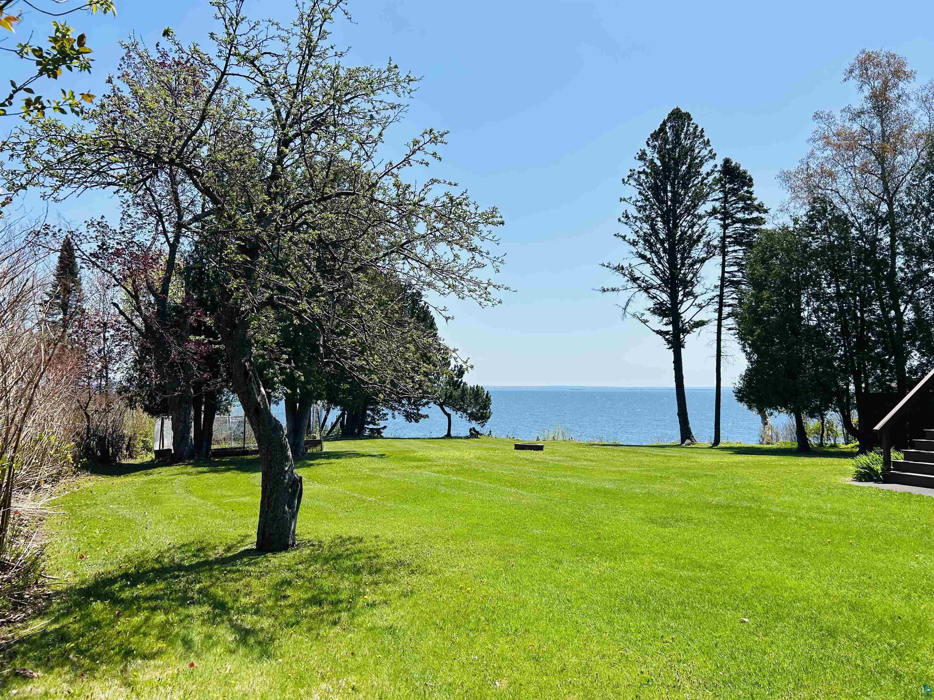 5090 London Road, Unit 1 Duluth, MN 55804 - Photo 33 of 54 Expansive green lawn with mature trees and waterfront access