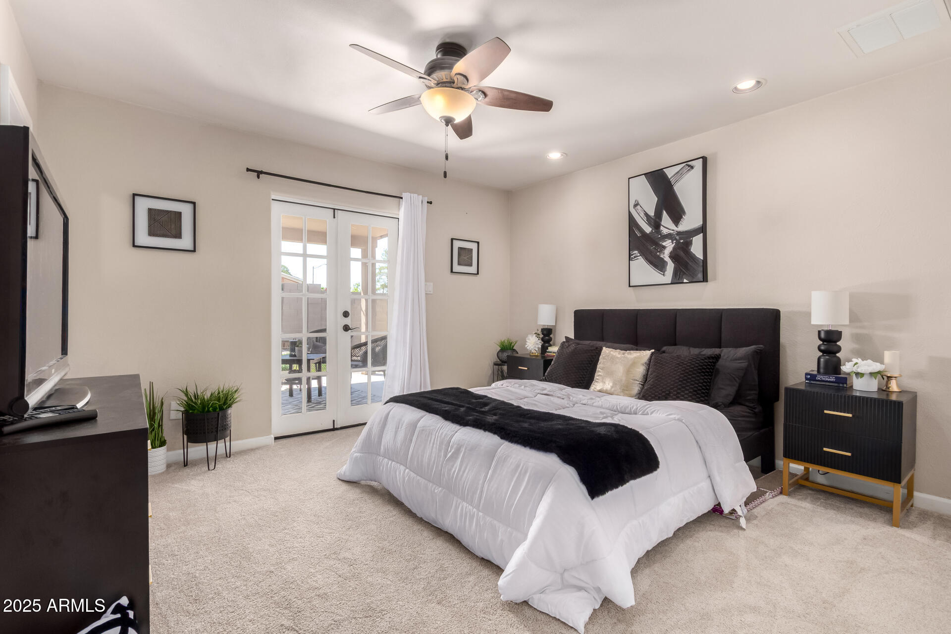 3301 East Sharon Drive Phoenix, AZ 85032 - Photo 16 of 53 16 - Sharon 3301