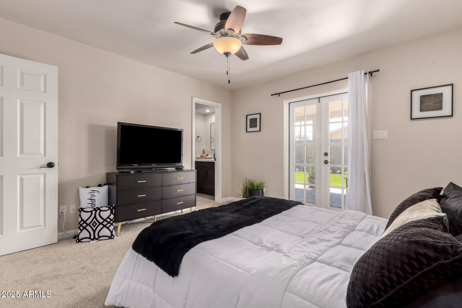 3301 East Sharon Drive Phoenix, AZ 85032 - Photo 17 of 53 17 - Sharon 3301