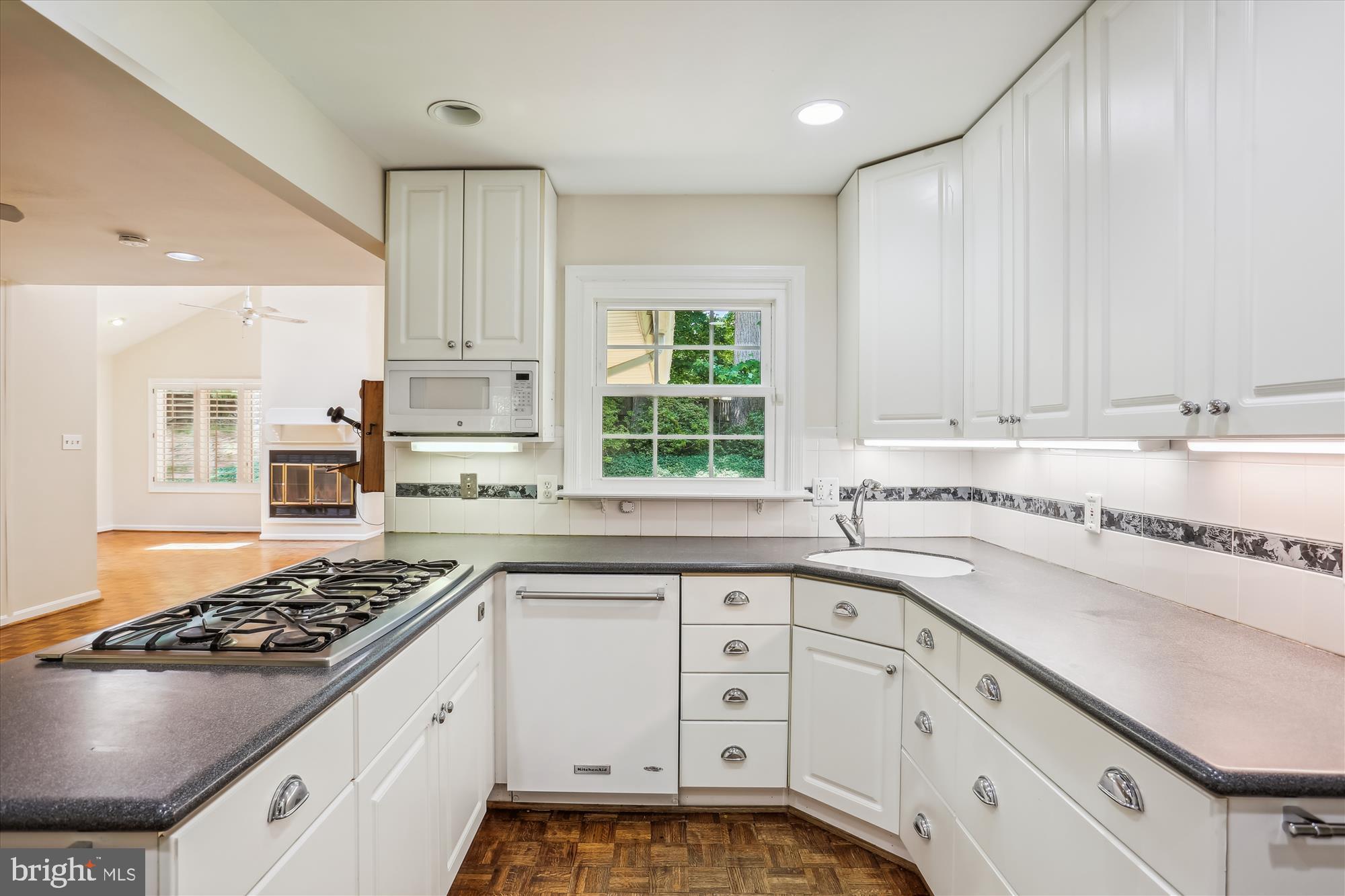 2709 Hewitt Avenue Silver Spring, MD 20906 - Photo 18 of 48 Kitchen