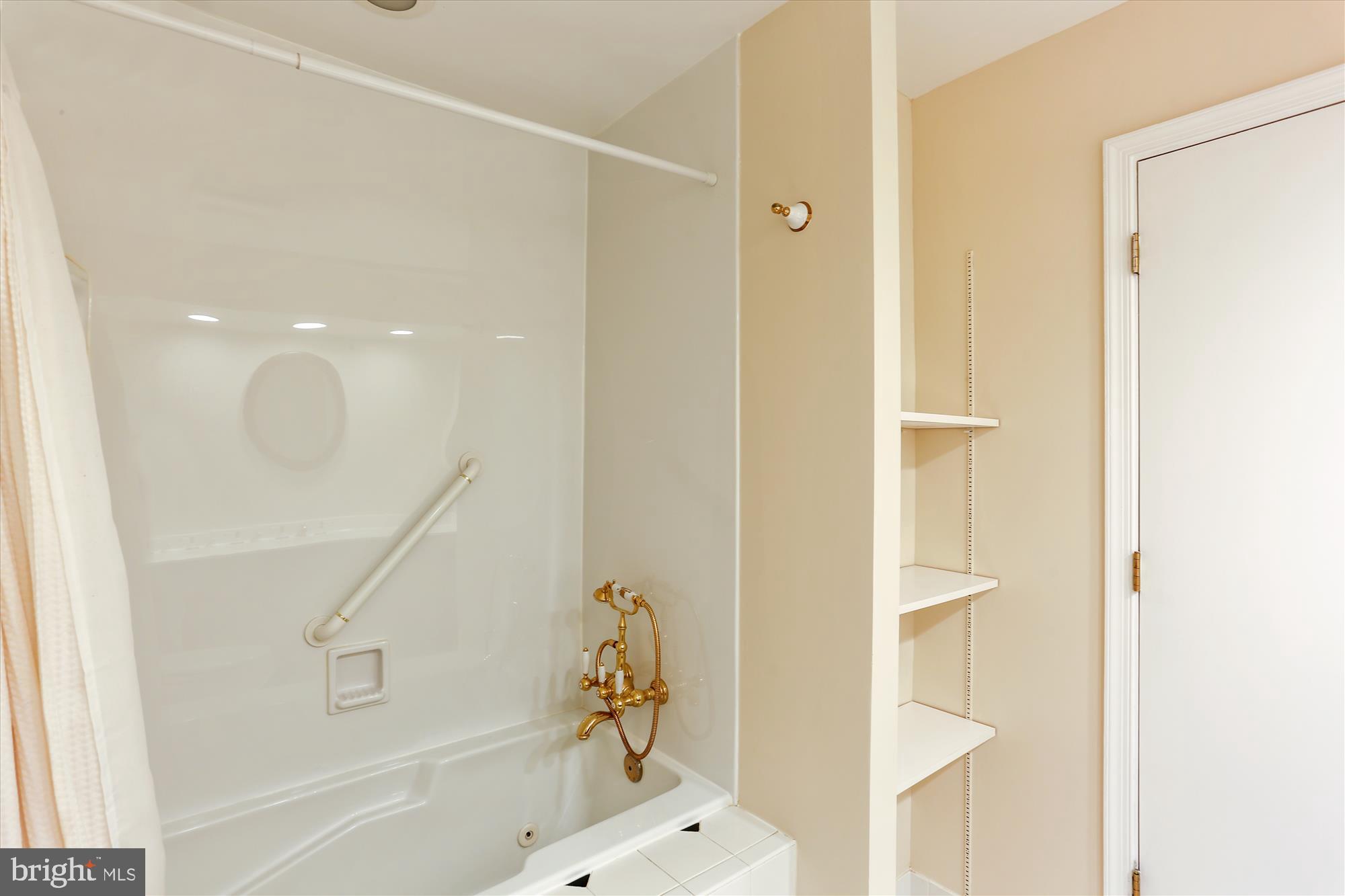 2709 Hewitt Avenue Silver Spring, MD 20906 - Photo 31 of 48 Mail level hall full bath