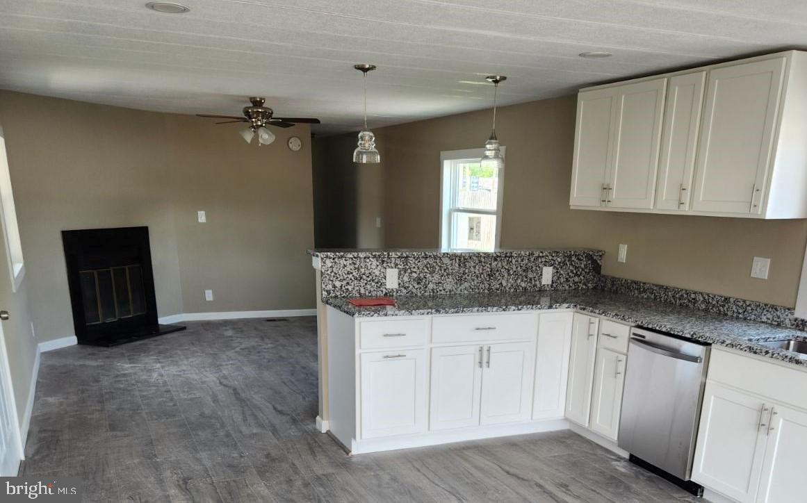 222 Robwood Road Dundalk, MD 21222 - Photo 2 of 6 Kitchen / Dining Room