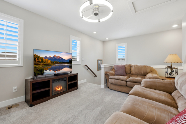 11508 Kitty Hawk Road South Jordan, UT 84009 - Photo 20 of 38