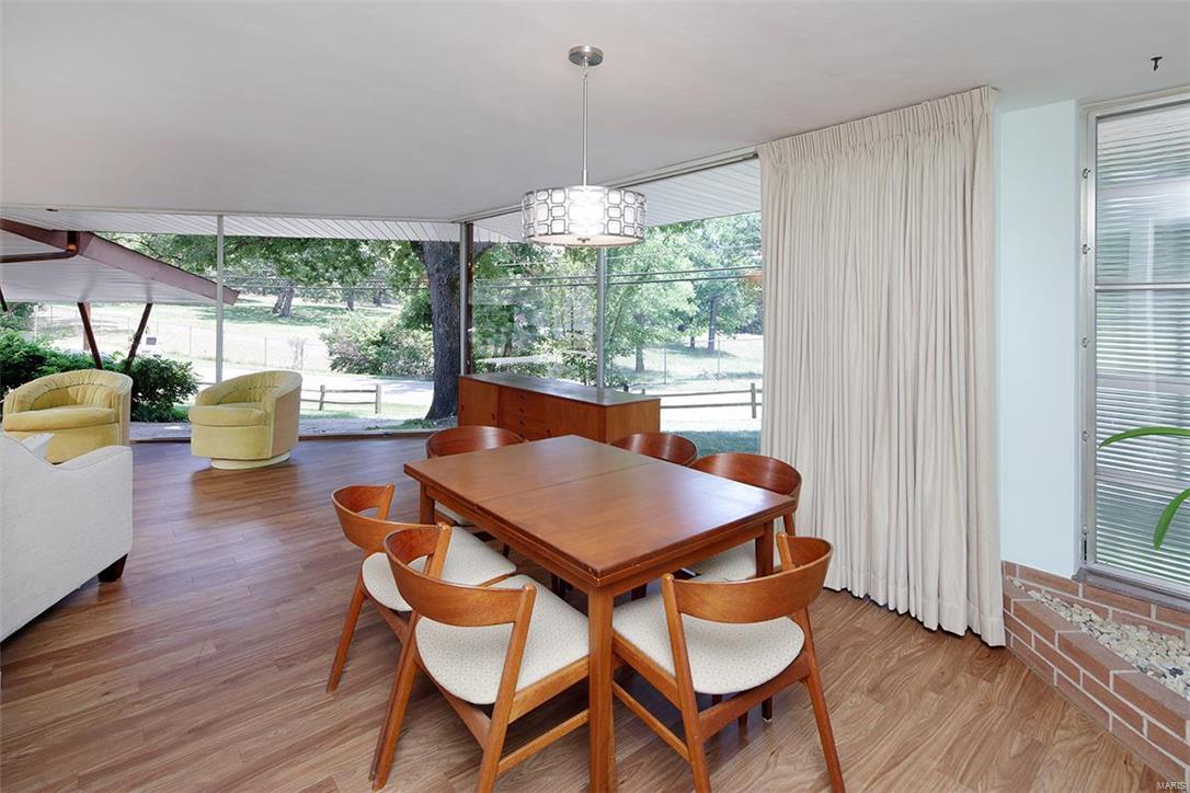 9333 Pardee Road St. Louis, MO 63126 - Photo 4 of 20 Gallery Image 4