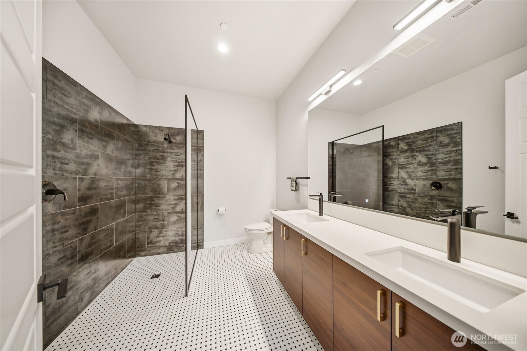 18111 84th Avenue West Edmonds, WA 98026 - Photo 16 of 40
