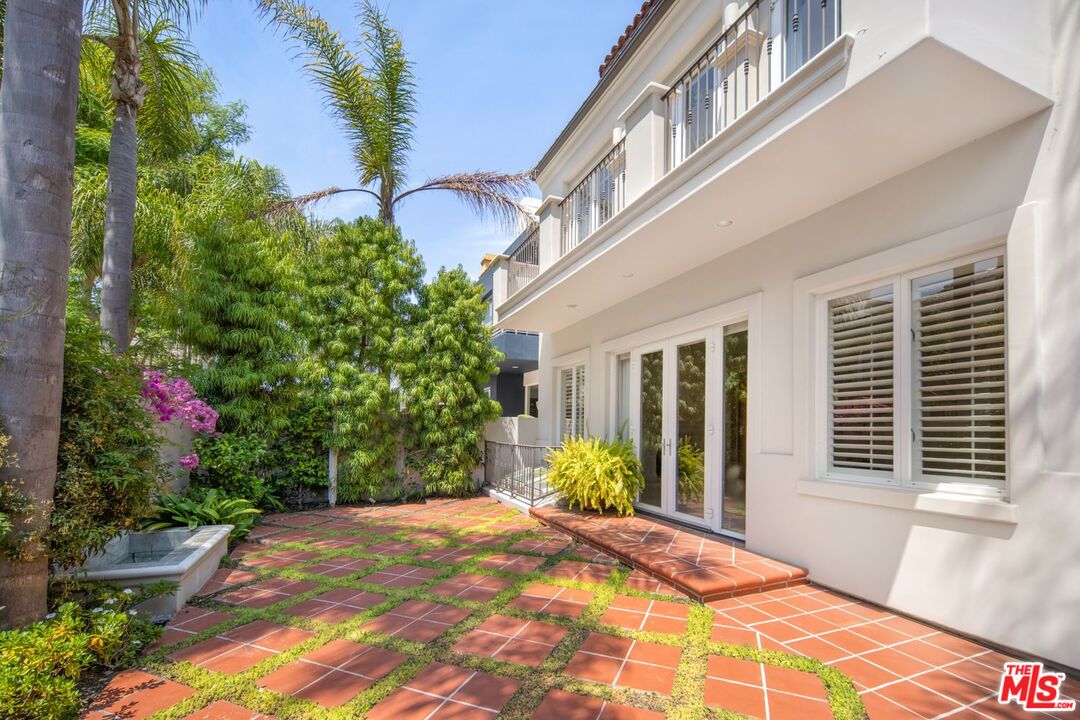 131 Union Jack Mall Marina del Rey, CA 90292 - Photo 2 of 21