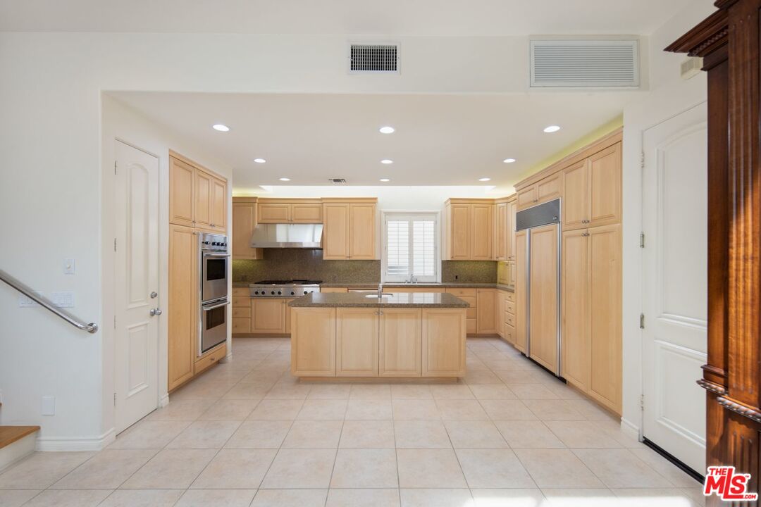 131 Union Jack Mall Marina del Rey, CA 90292 - Photo 7 of 21