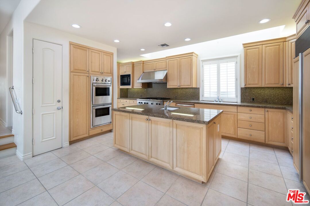 131 Union Jack Mall Marina del Rey, CA 90292 - Photo 8 of 21