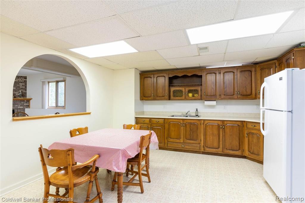 2040 Reagan Drive Rochester Hills, MI 48309 - Photo 28 of 42