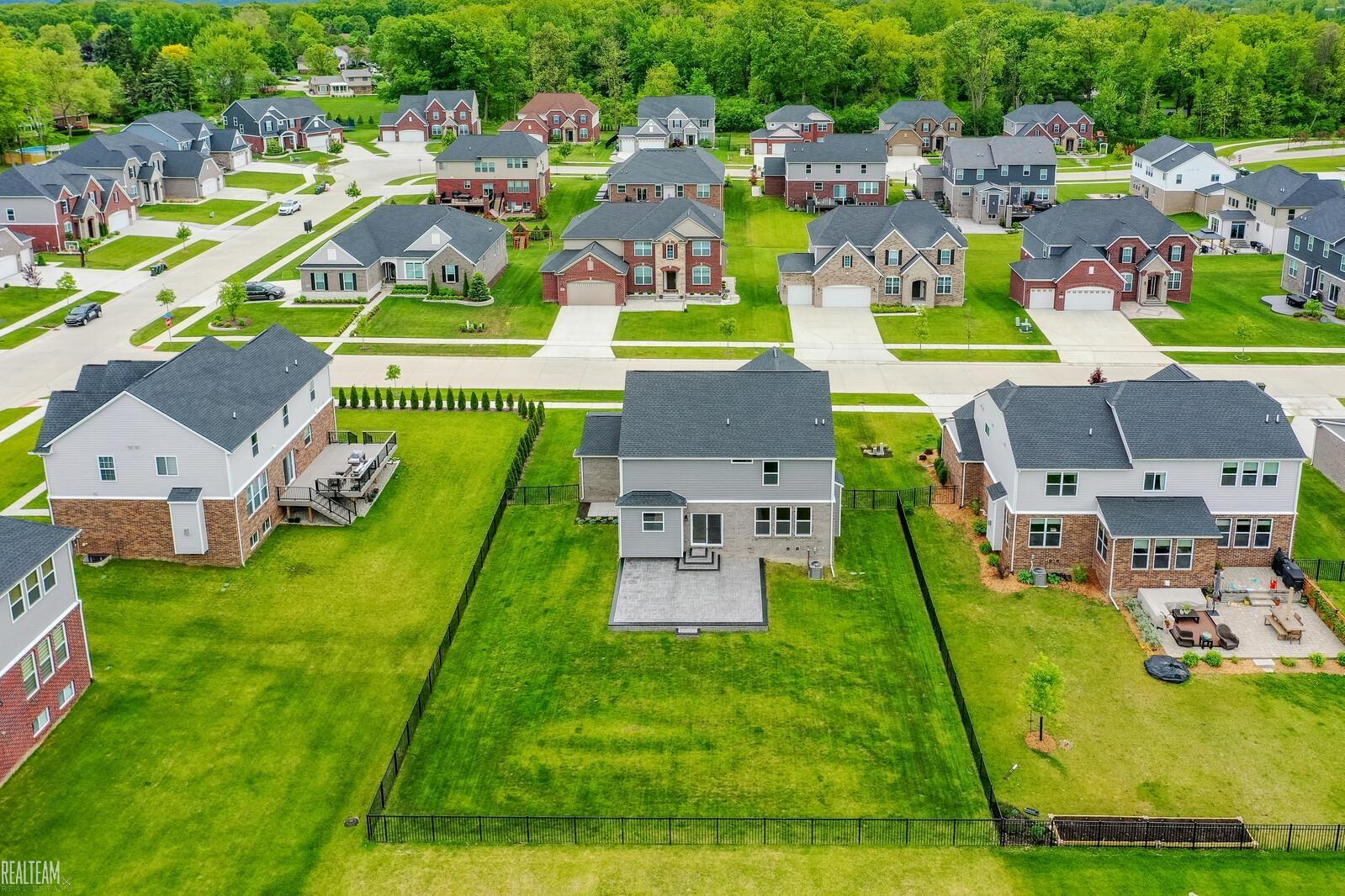 922 Lemon Drive Rochester, MI 48307 - Photo 5 of 33 50176365-e5dc1464-9b43-4fbe-bb73-dd337eccae7a.JPG