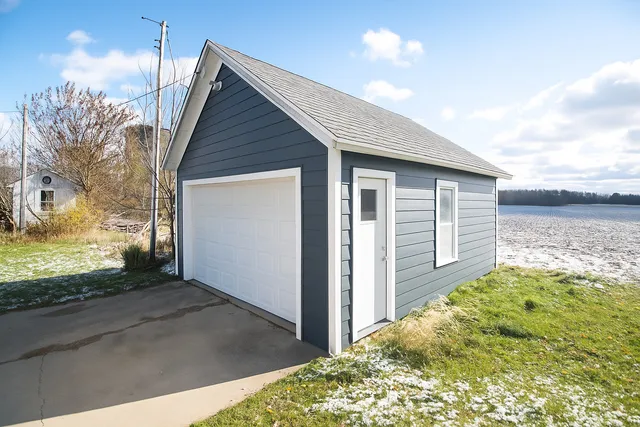 $195,000 | 23396 Ideal Road, Chadwick, IL 61014