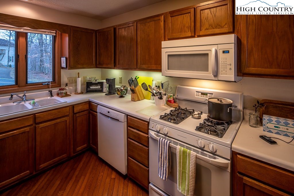316 Pinnacle Ridge Road Beech Mountain, NC 28604 - Photo 10 of 35