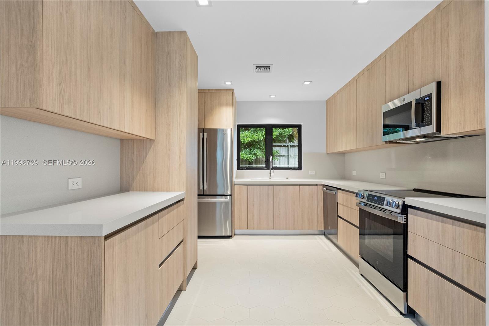 2345 Southwest 23rd Terrace Miami, FL 33145 - Photo 7 of 22