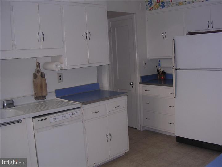 218 Deaver Road Wyncote, PA 19095 - Photo 16 of 25 Kitchen