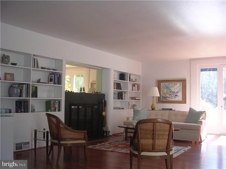 218 Deaver Road Wyncote, PA 19095 - Photo 4 of 25 Living Room