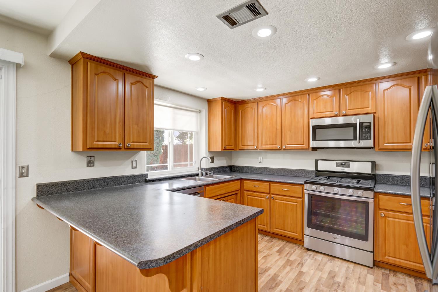 6932 Springmont Drive Elk Grove, CA 95758 - Photo 19 of 47