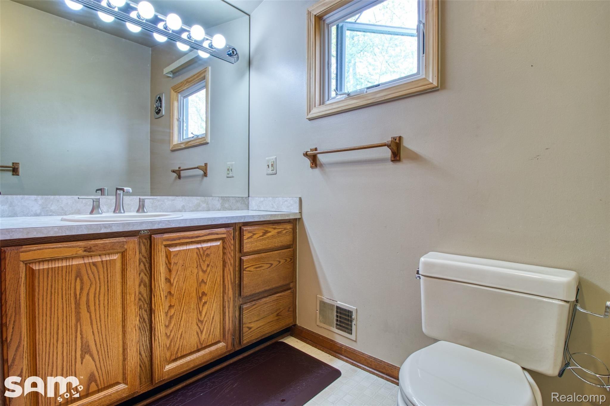 29639 South River Road Harrison Township, MI 48045 - Photo 35 of 52 MLS - IMG_5710.jpg