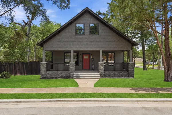 $425,000 | 915 North Roberson Street, Conroe, TX 77301