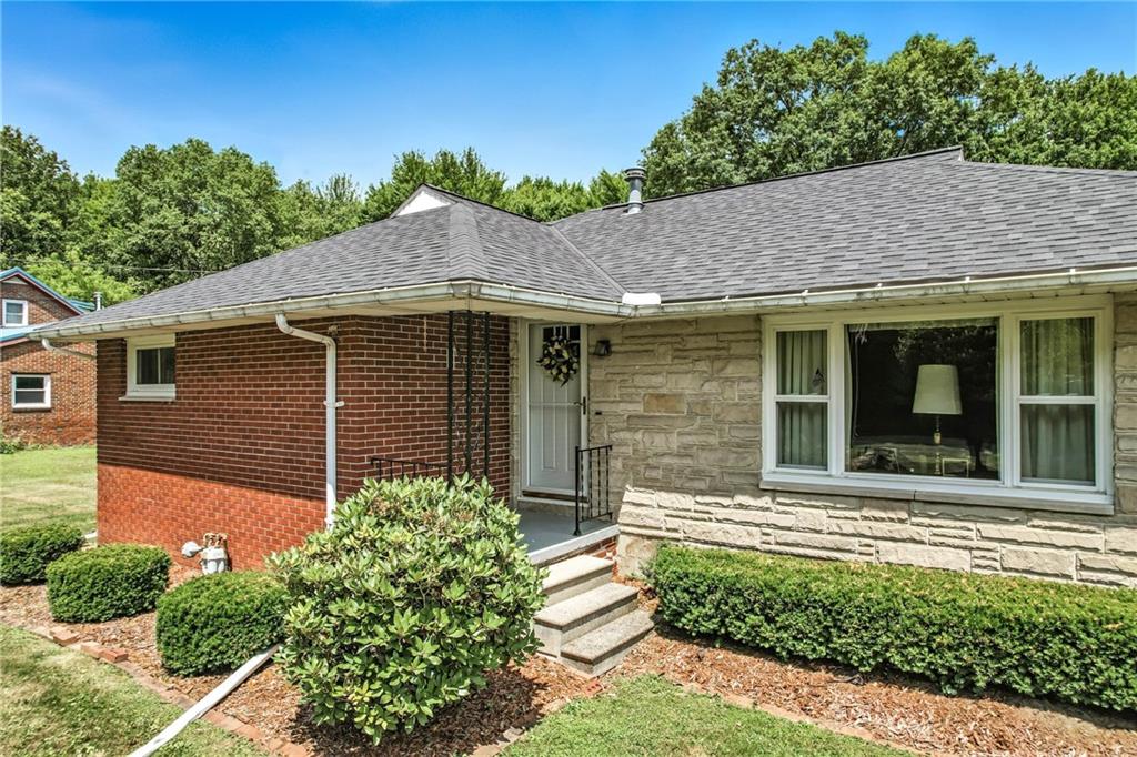325 Williamson Road Greenville, PA 16125 - Photo 3 of 50 a front view of a house with garden