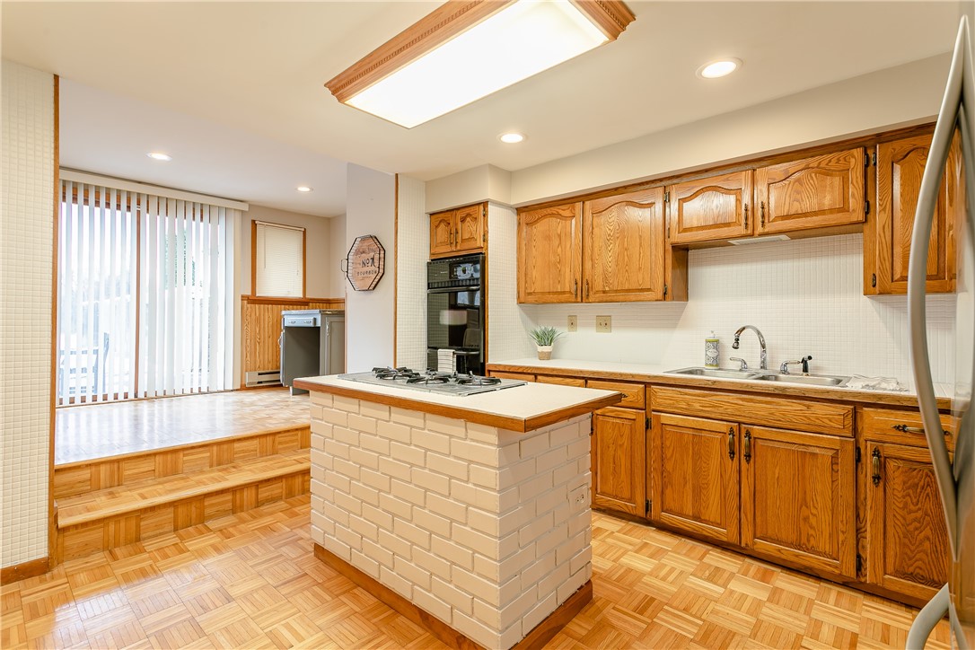 1661 Plank Road Penfield, NY 14580 - Photo 4 of 29