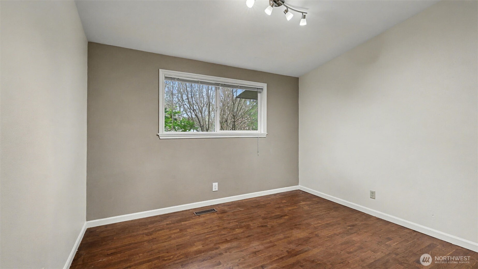 11204 148th Avenue Southeast Renton, WA 98059 - Photo 16 of 36
