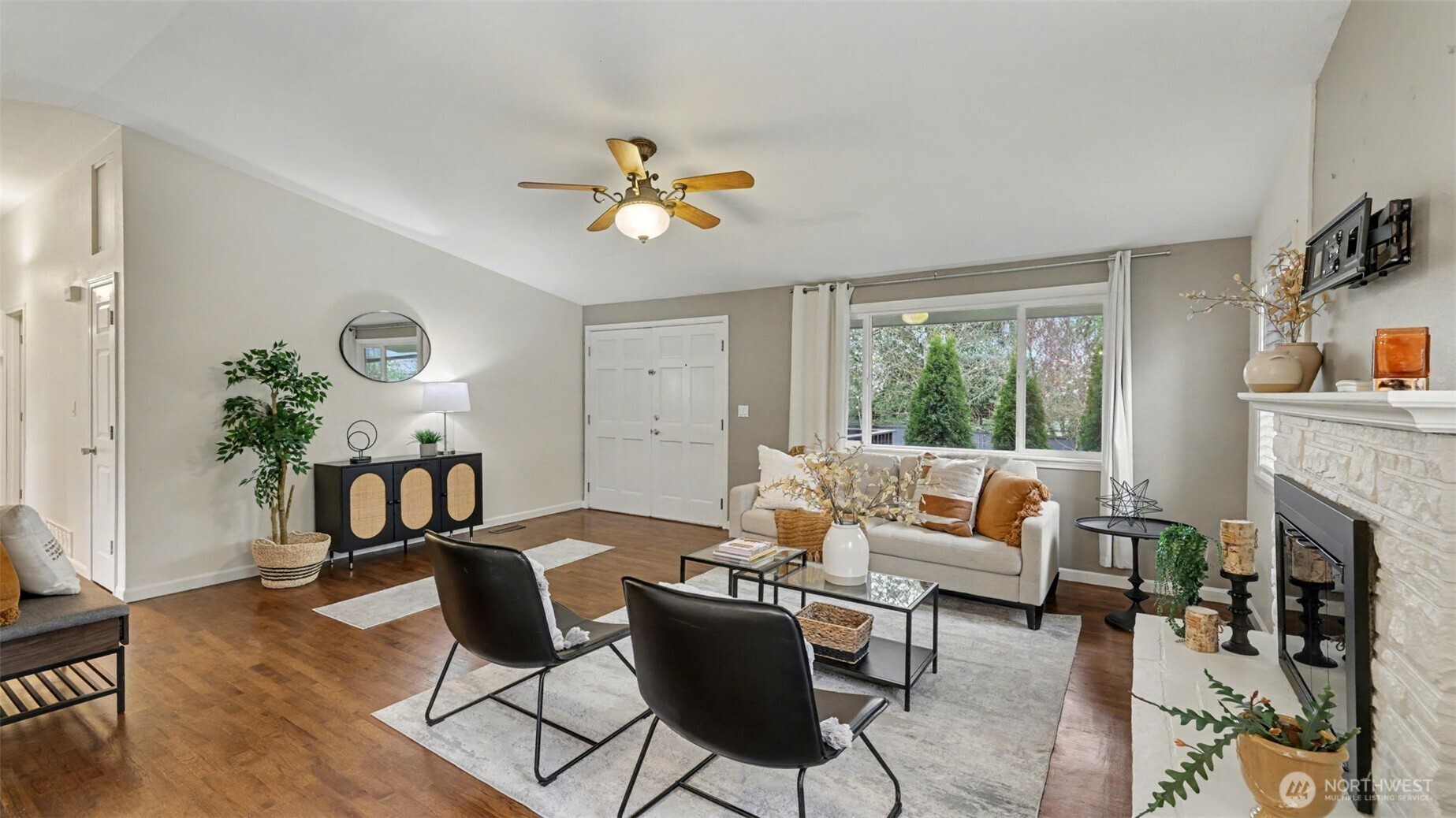 11204 148th Avenue Southeast Renton, WA 98059 - Photo 4 of 36