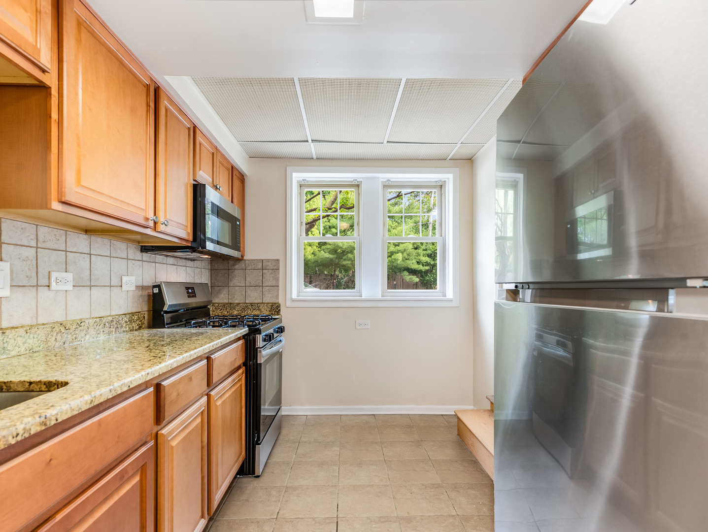 112 Lincoln Avenue, Unit G Riverside, IL 60546 - Photo 12 of 31 Gallery Image 12
