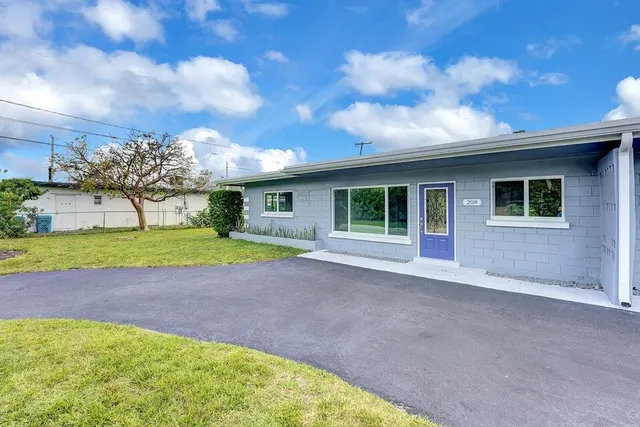 $3,200 | 208 Northwest 1st Street, Boynton Beach, FL 33435