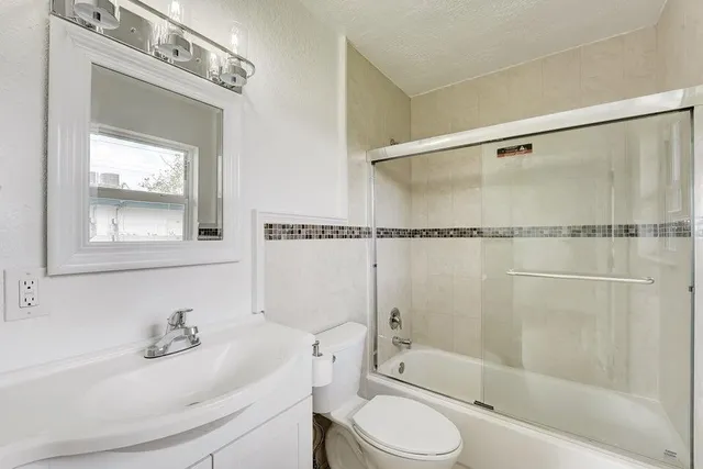 $3,200 | 208 Northwest 1st Street, Boynton Beach, FL 33435