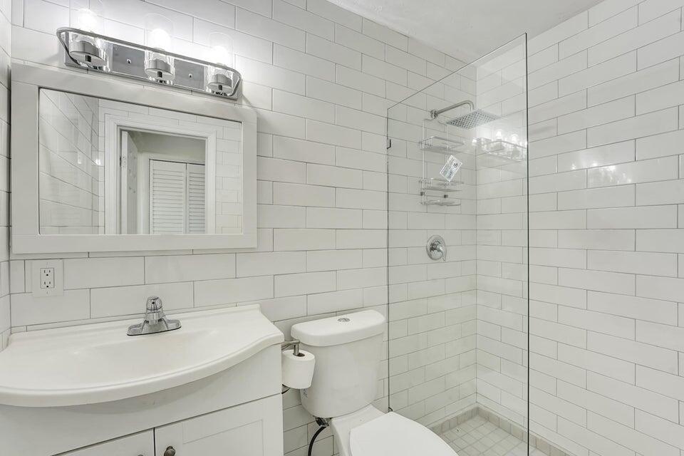 208 Northwest 1st Street Boynton Beach, FL 33435 - Photo 14 of 25 20250710171903442610000000-o