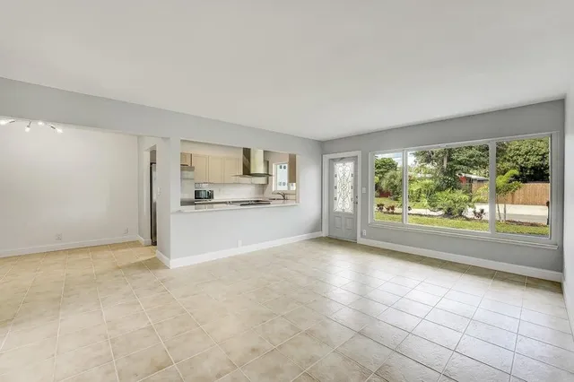 $3,200 | 208 Northwest 1st Street, Boynton Beach, FL 33435